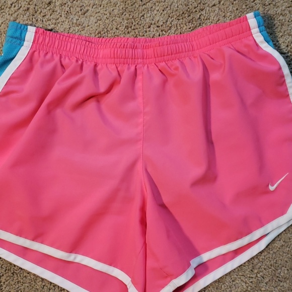Girls Nike Shorts - Picture 2 of 7
